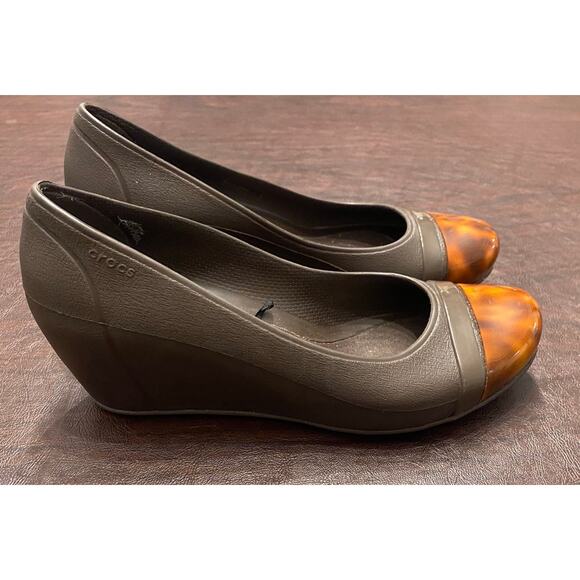 Crocs Brown Wedge Heels with Tortoiseshell‎ Cap Toe Size 8 Women’s Career Office - Picture 2 of 8